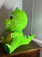 Piñata Dinosaurio Bebé 🦕 – Tamaño Mediano – Lista para Llevar