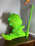 Piñata Dinosaurio Bebé 🦕 – Tamaño Mediano – Lista para Llevar