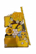 Piñata artesanal de número personalizado forrada en flecos de papel, decorada según el tema del cumpleaños.